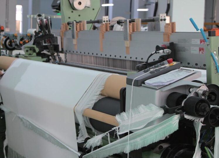 Loom weaving the filter fabric