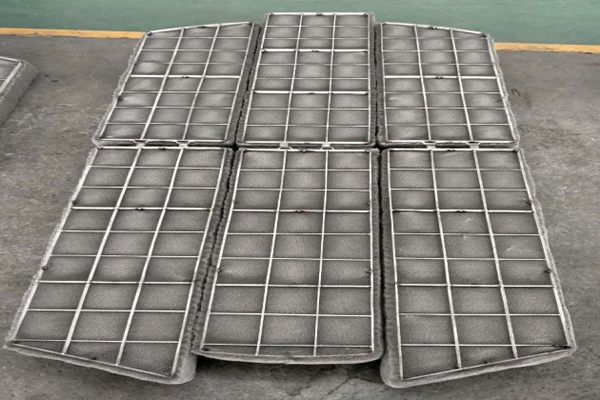 Drawer type wire demister