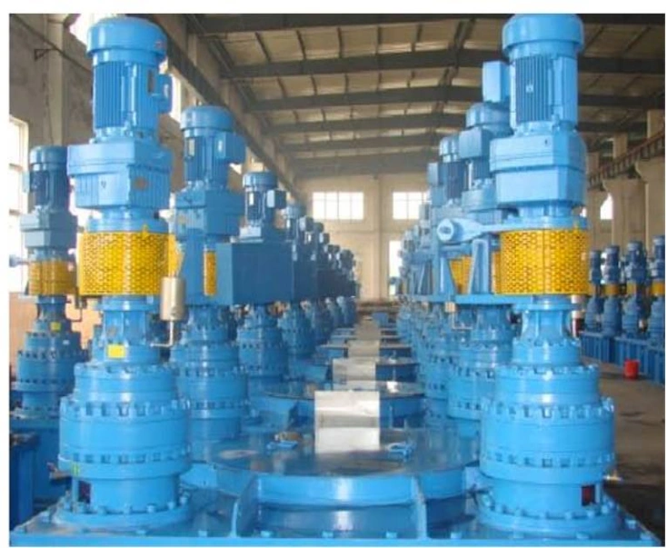 Unidades de accionamiento para espesador de cono profundo en instalación de fabricación industrial